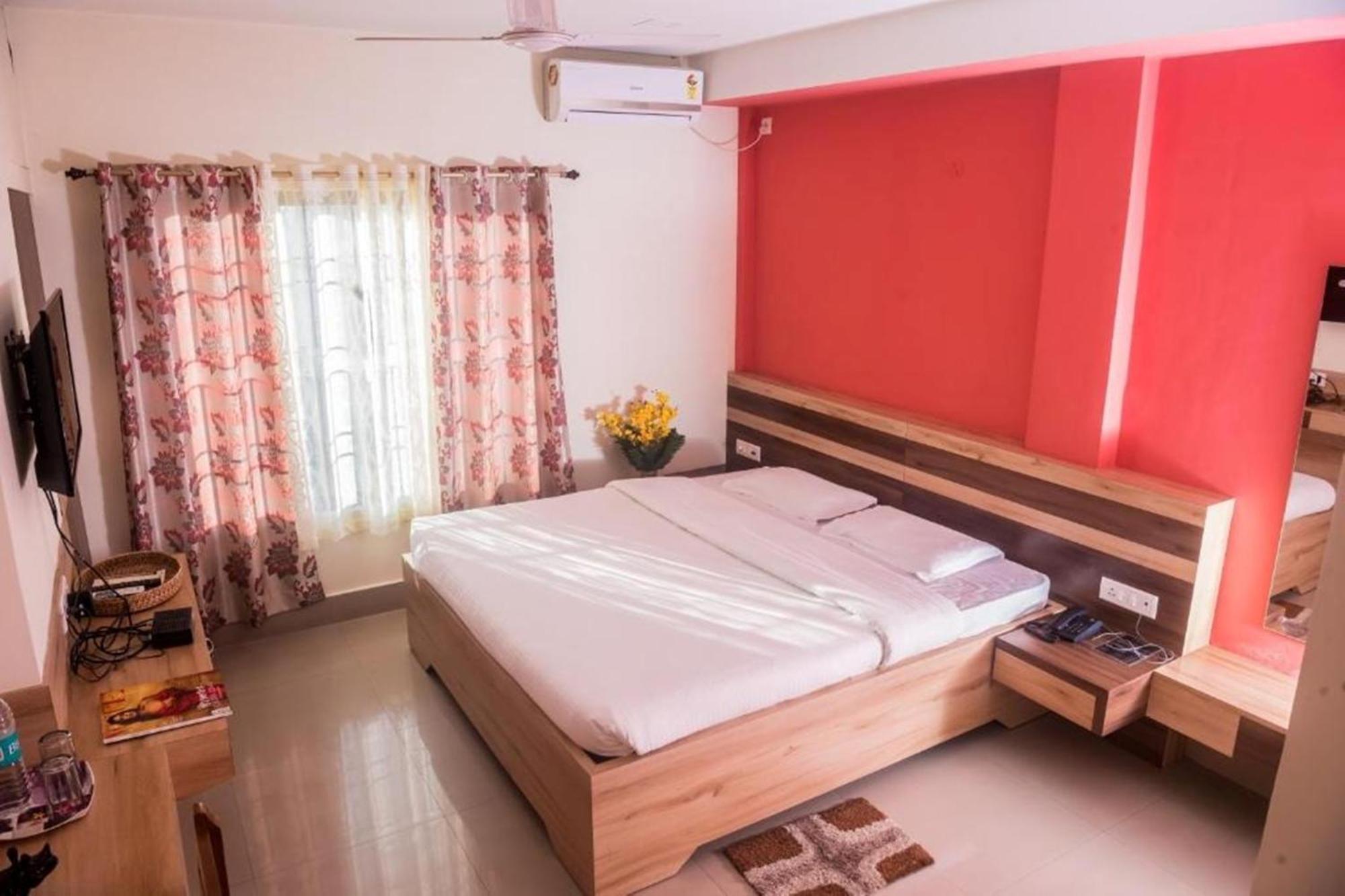Hotel Aatreyee Dibrugarh Exteriér fotografie